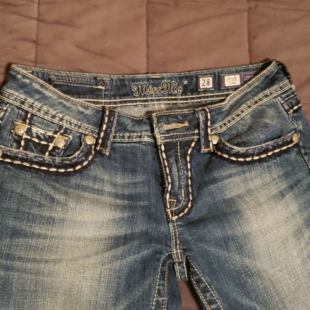 Miss Me size 28 capri jeans